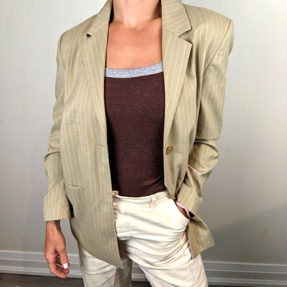 Oak and fort 🌿neutral blazer Beige size small  with stripes